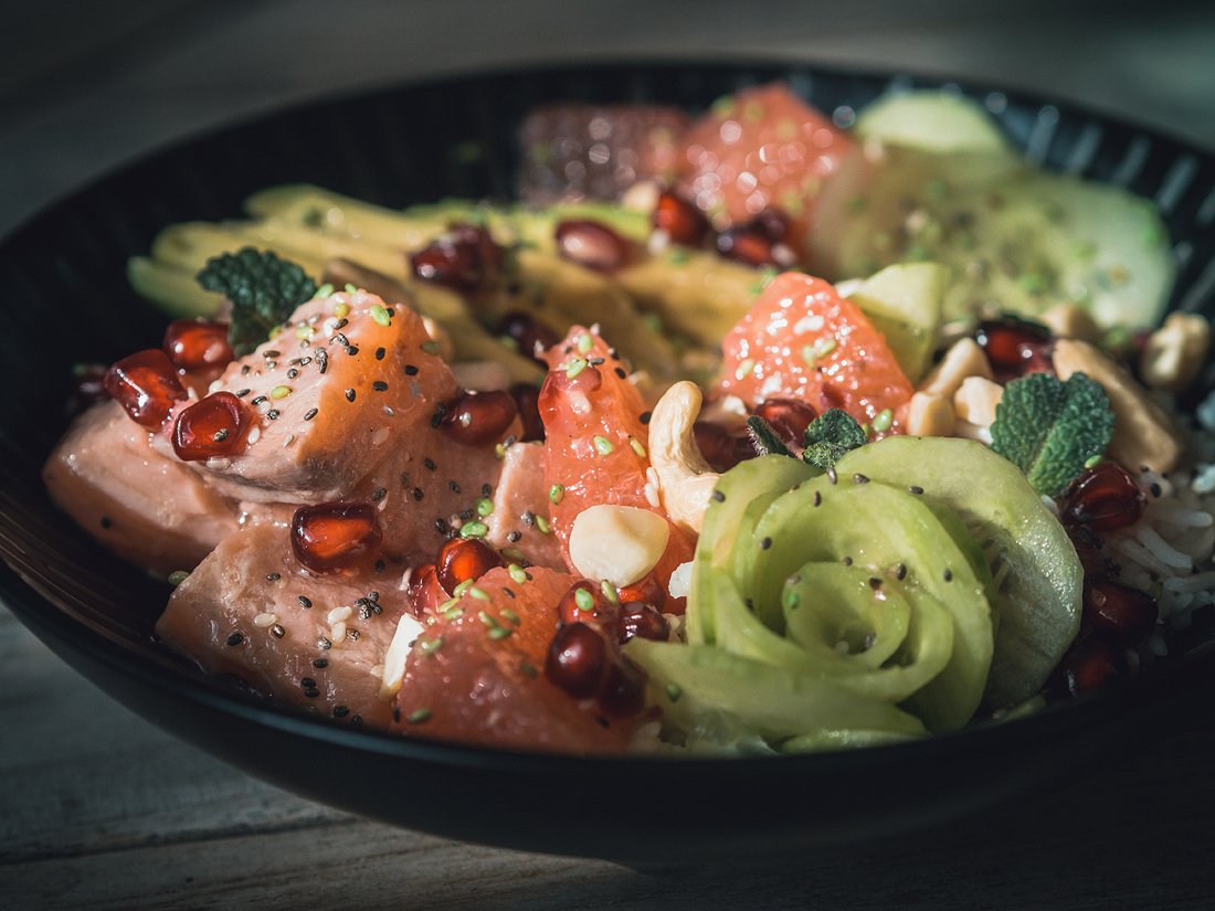 Sashimi bowl with salmon and cucumber at IRO Sushi